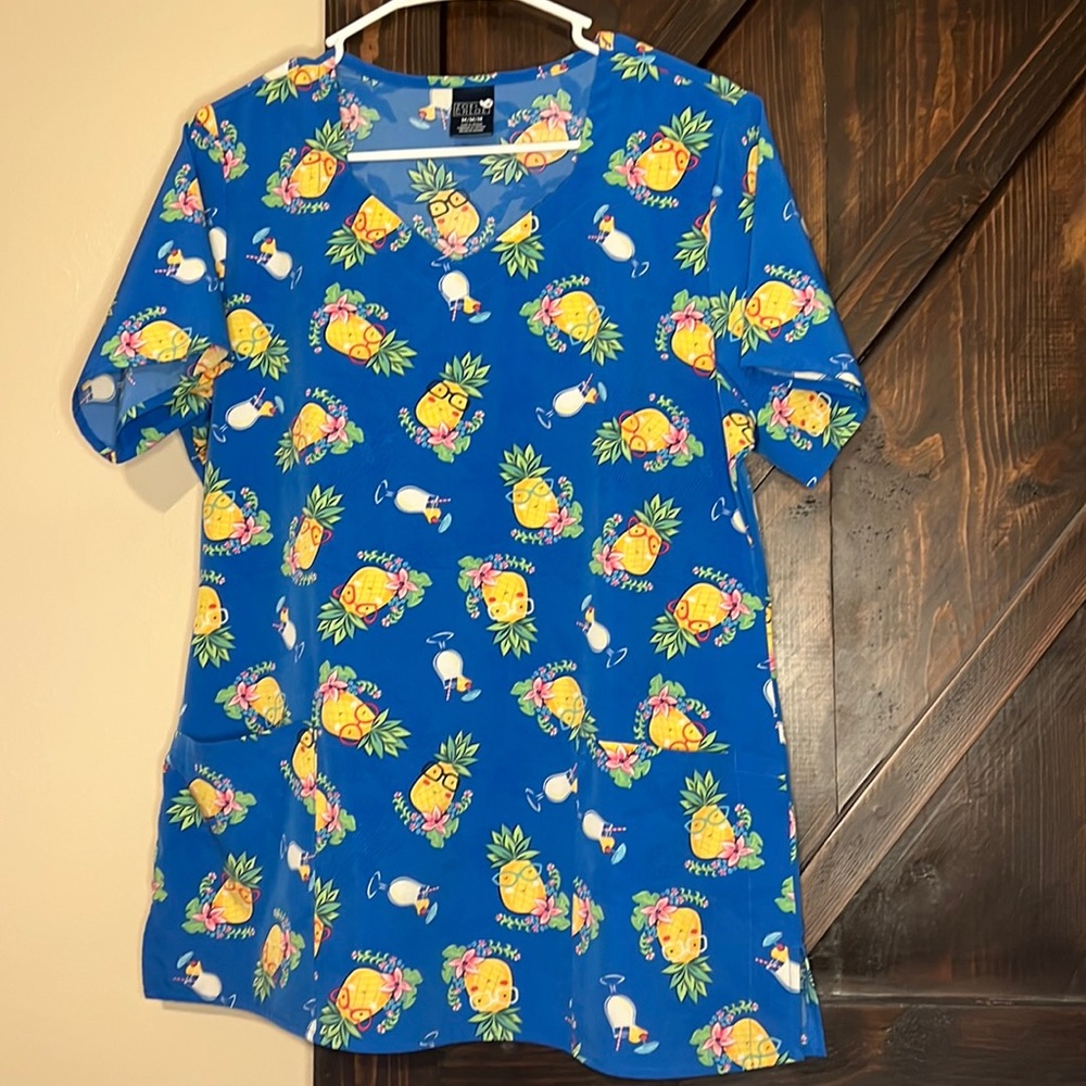 Zoe + Chloe Pineapple Scrub top